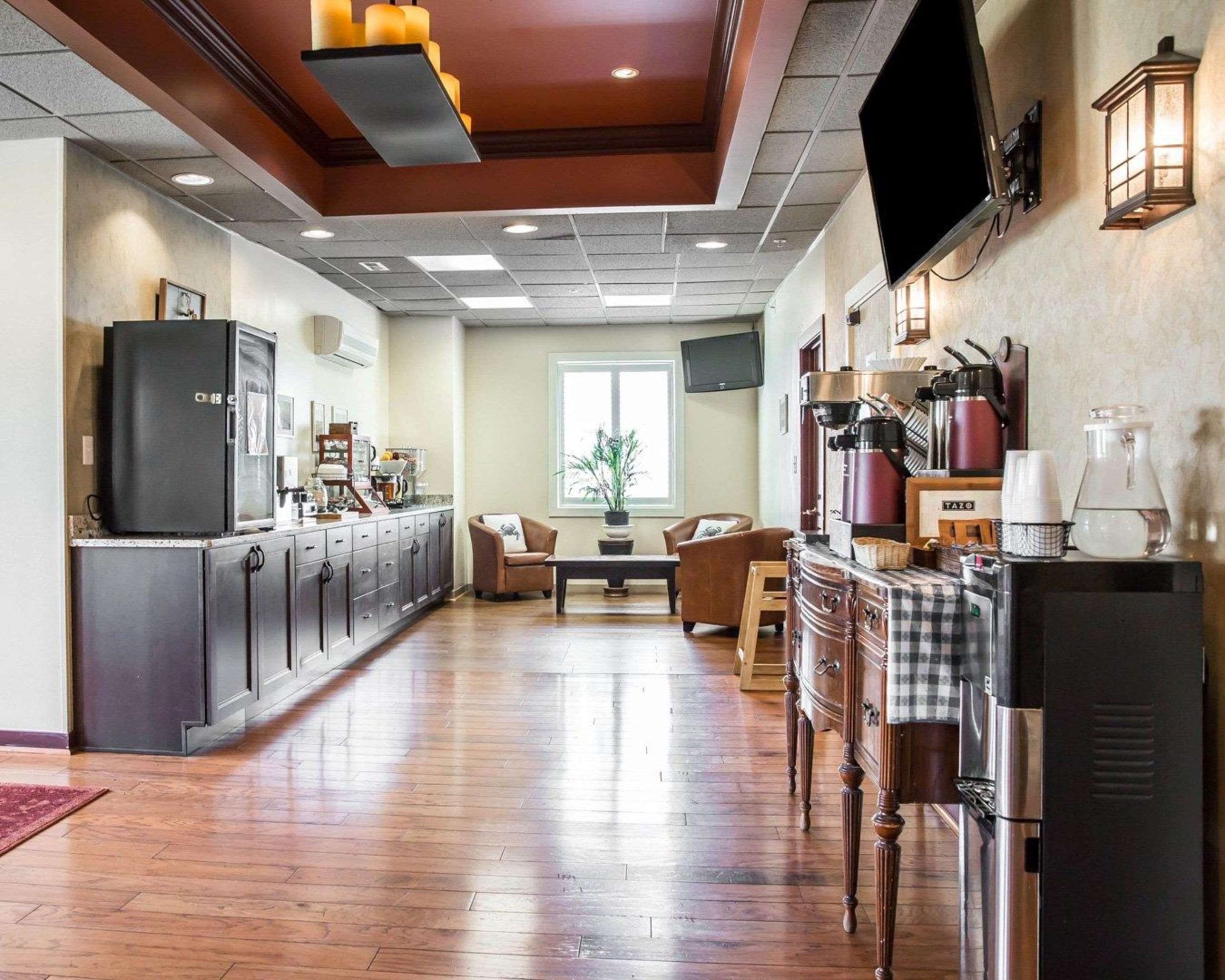 Breakfast room | Island Inn & Suites, Ascend Hotel Collection