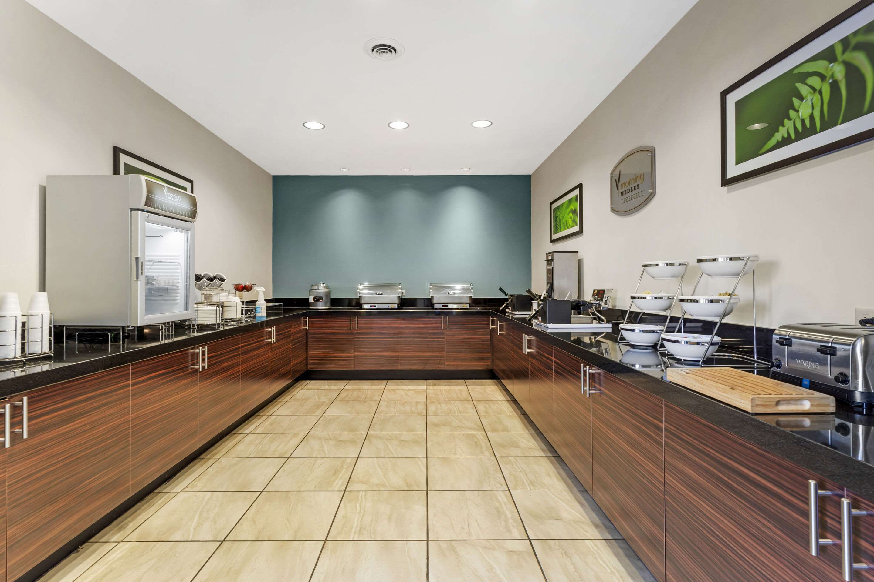 Breakfast area | Sleep Inn & Suites Cumberland - LaVale