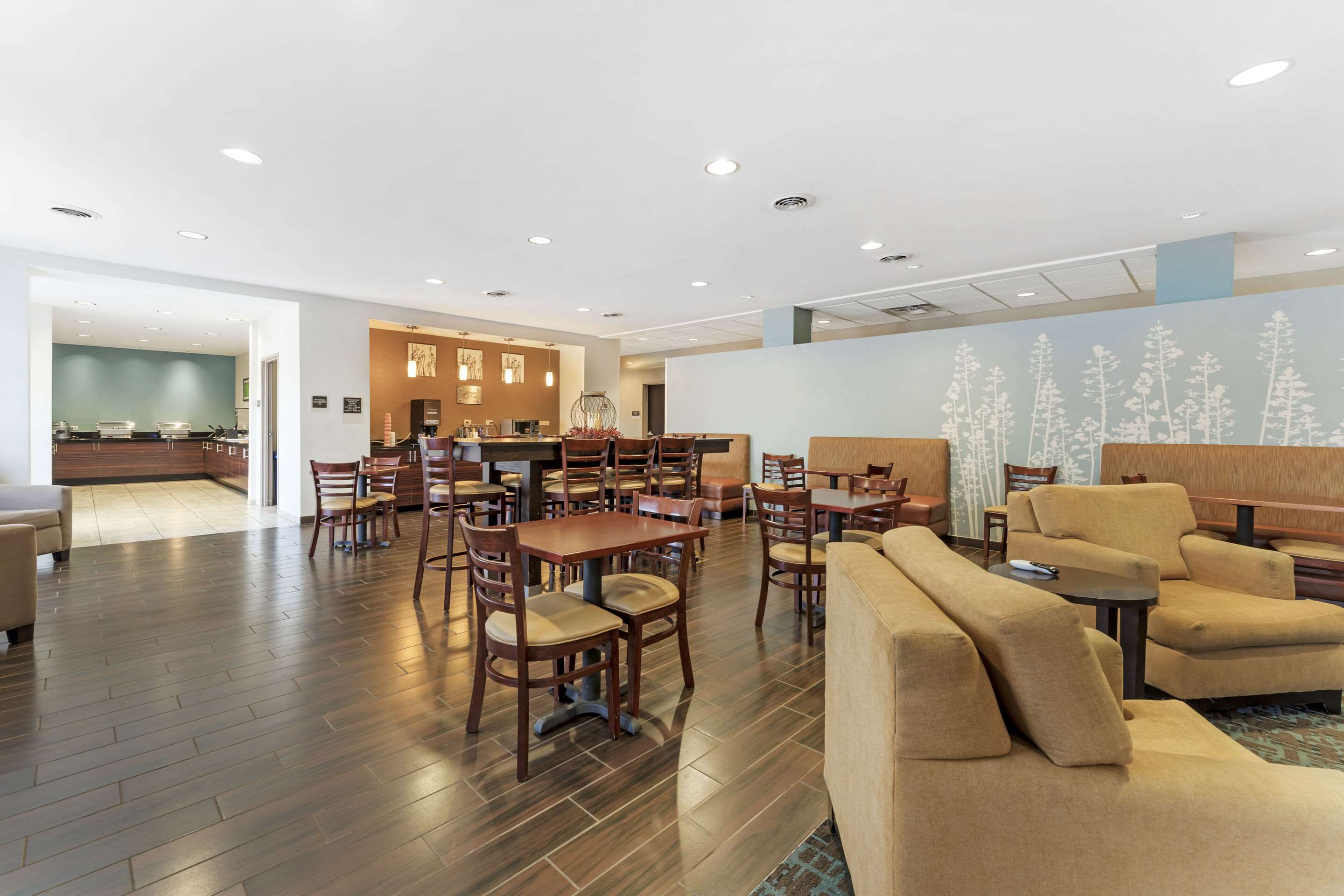 Enjoy breakfast in this seating area | Sleep Inn & Suites Cumberland - LaVale