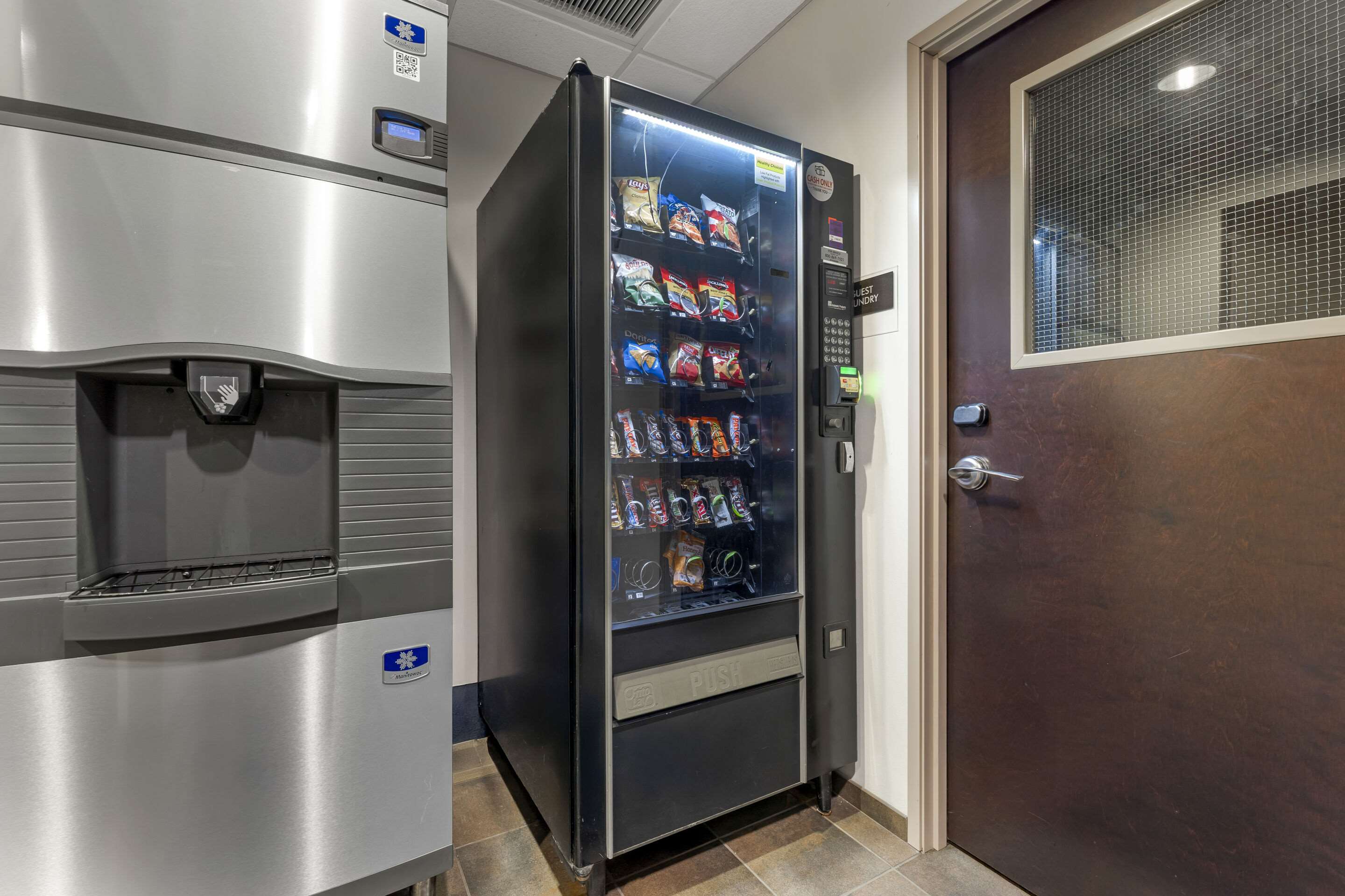 Hotel vending area | Sleep Inn & Suites Cumberland - LaVale