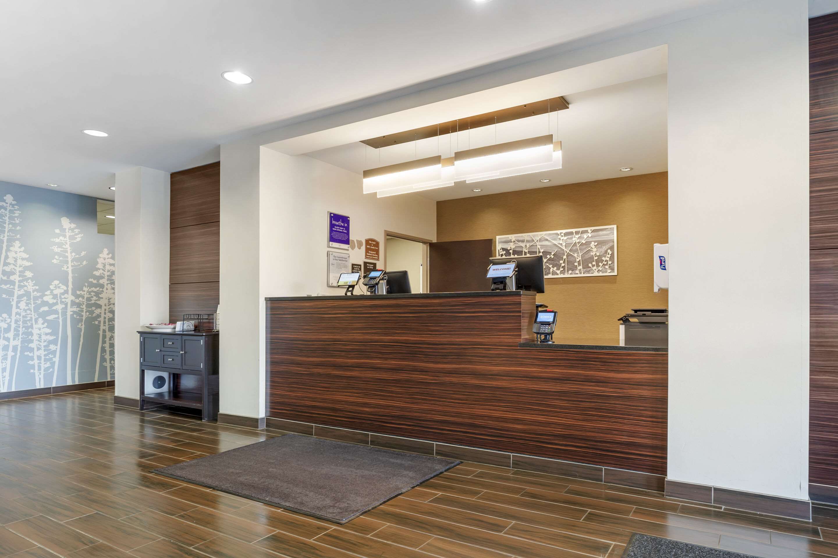 Front desk | Sleep Inn & Suites Cumberland - LaVale
