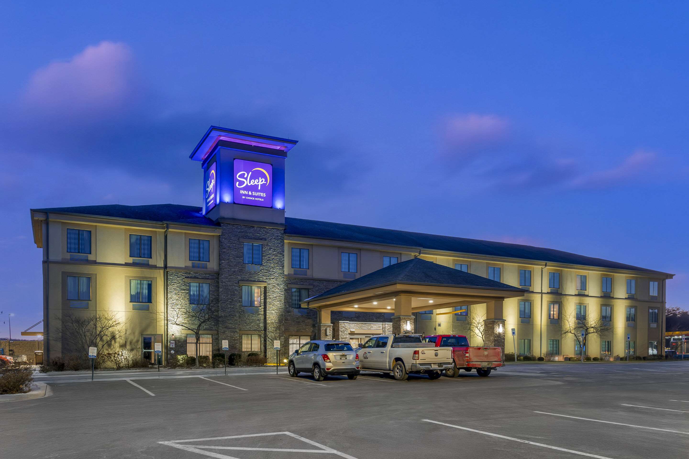 Twilight | Sleep Inn & Suites Cumberland - LaVale