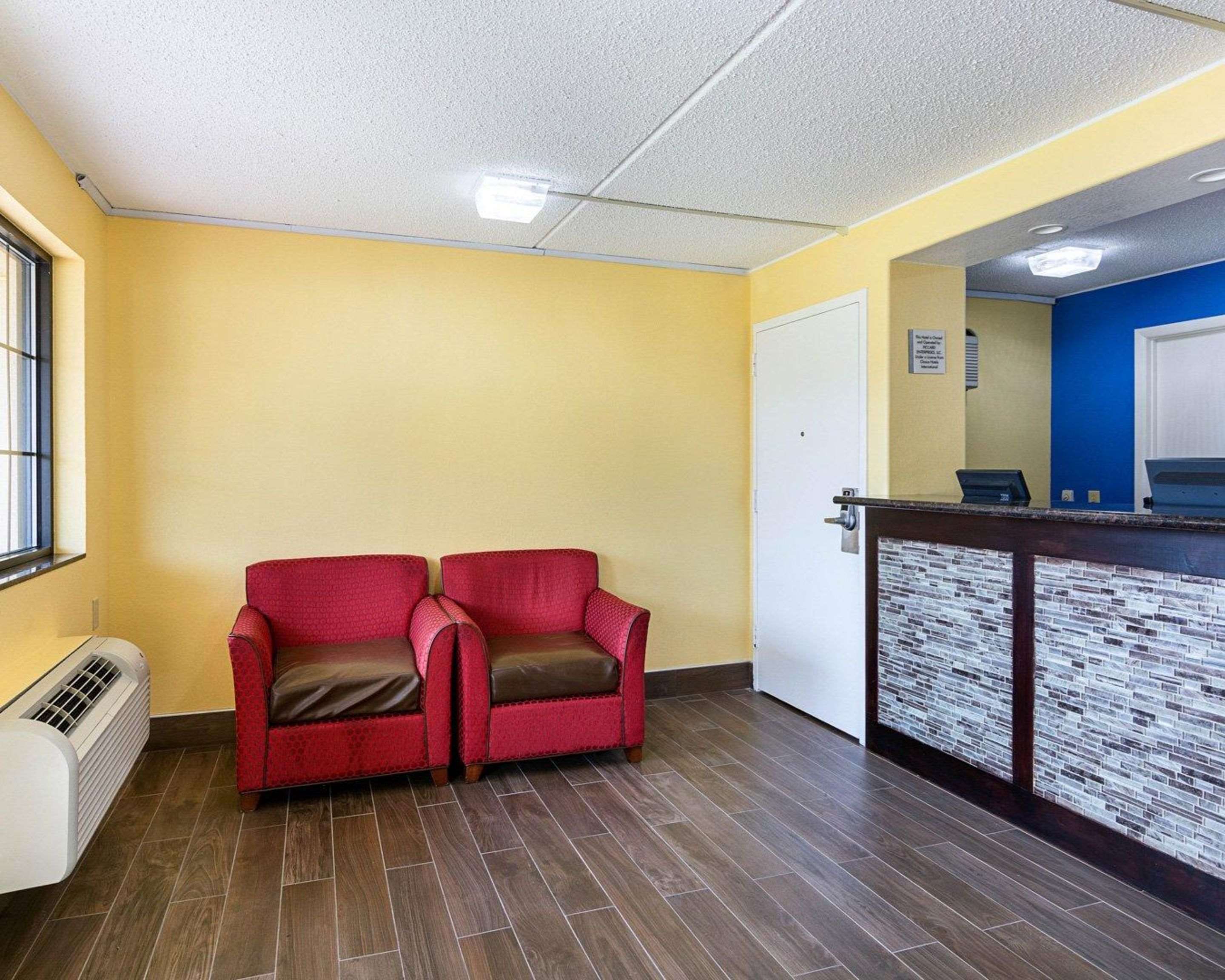 Lobby with sitting area | Rodeway Inn Joint Base Andrews Area