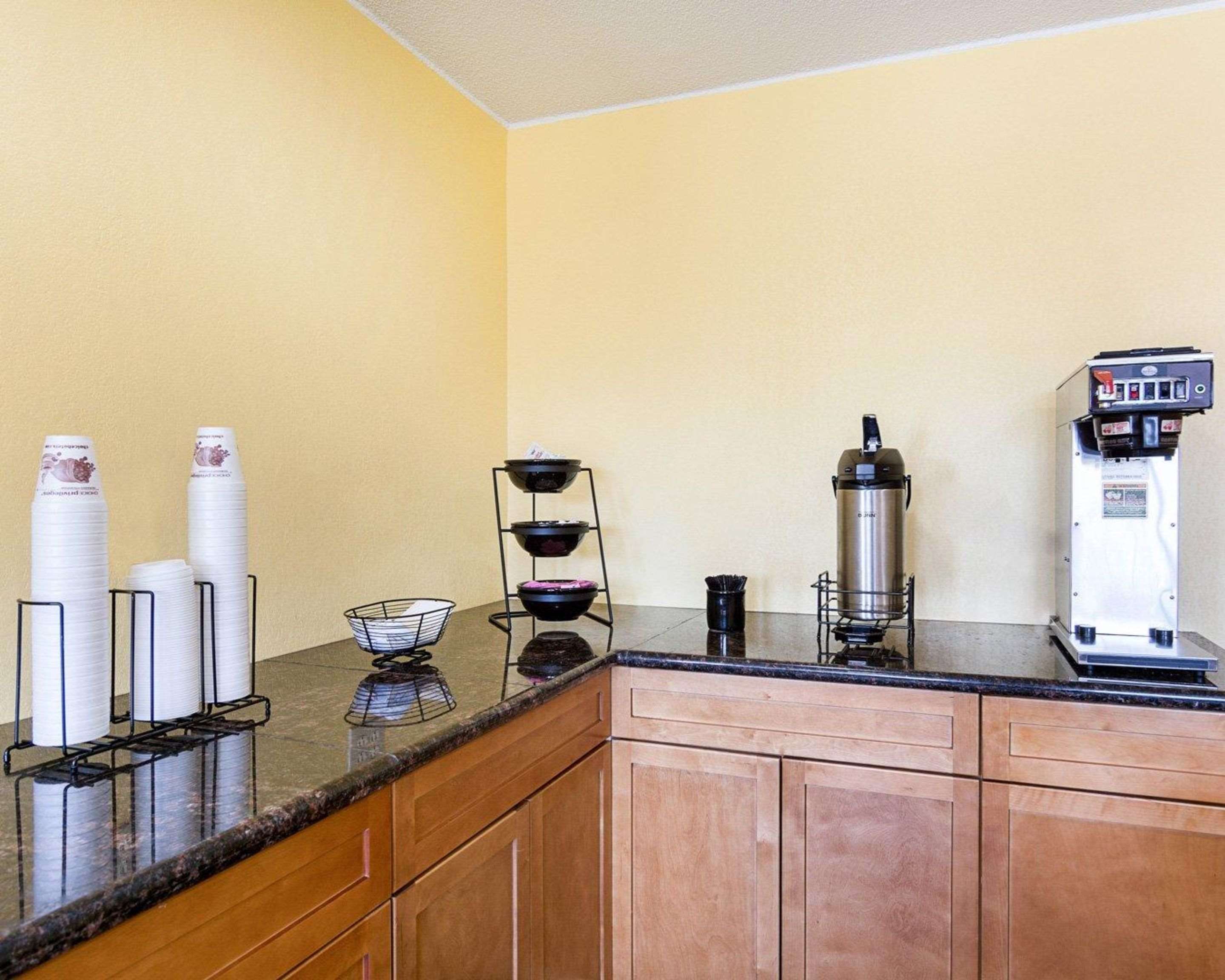 Breakfast bar | Rodeway Inn Joint Base Andrews Area