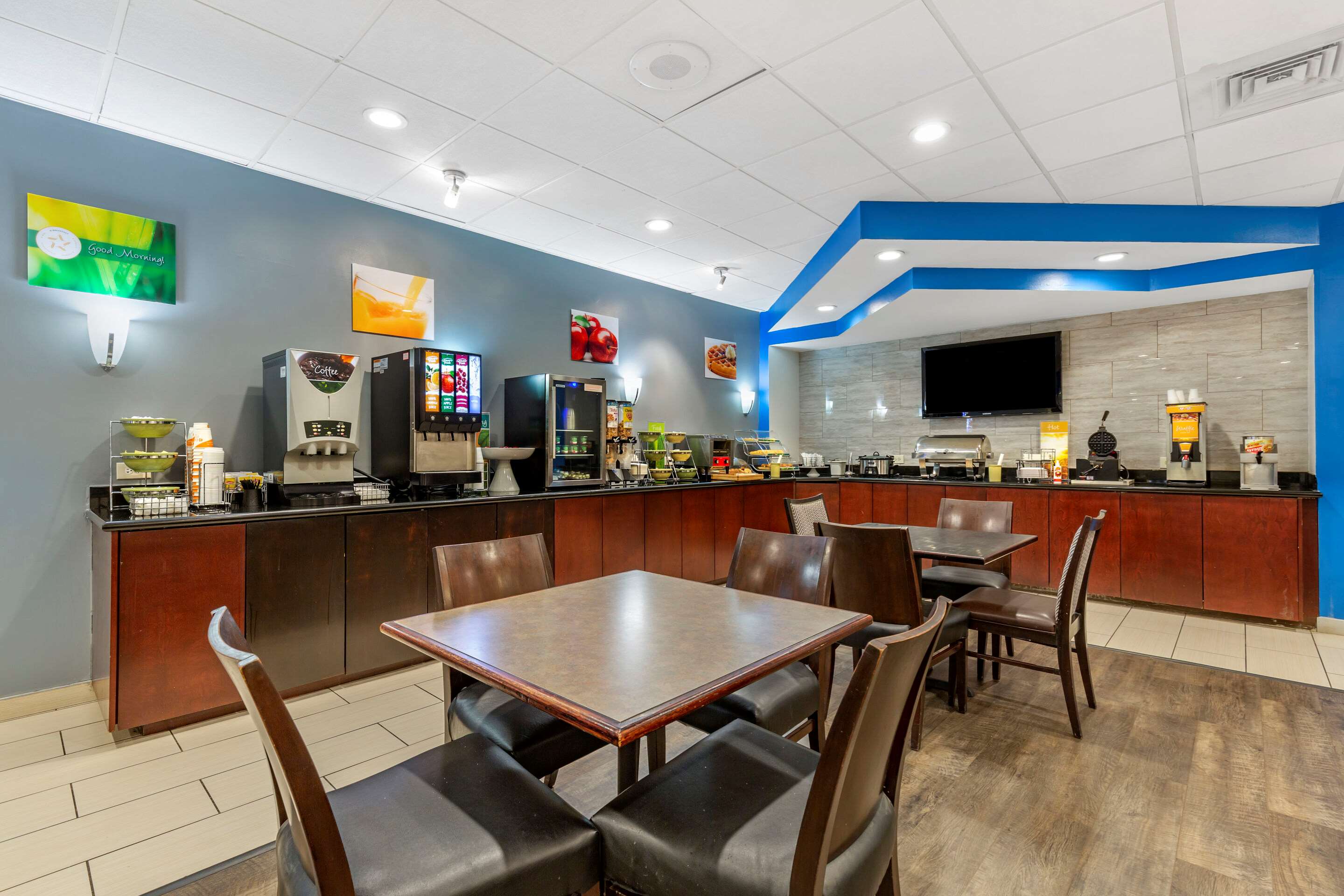 Breakfast area | Quality Inn
