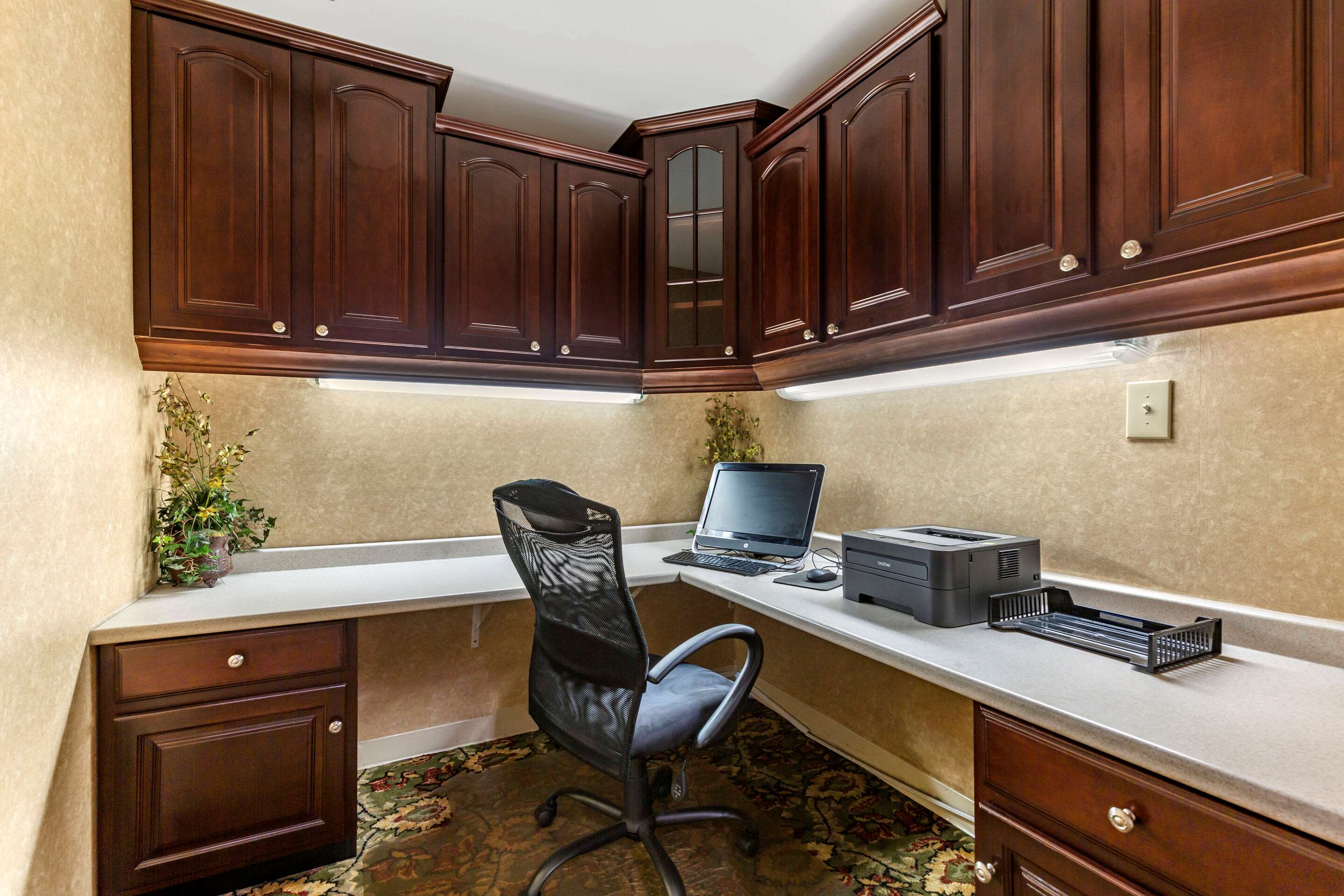 Business center | Quality Inn