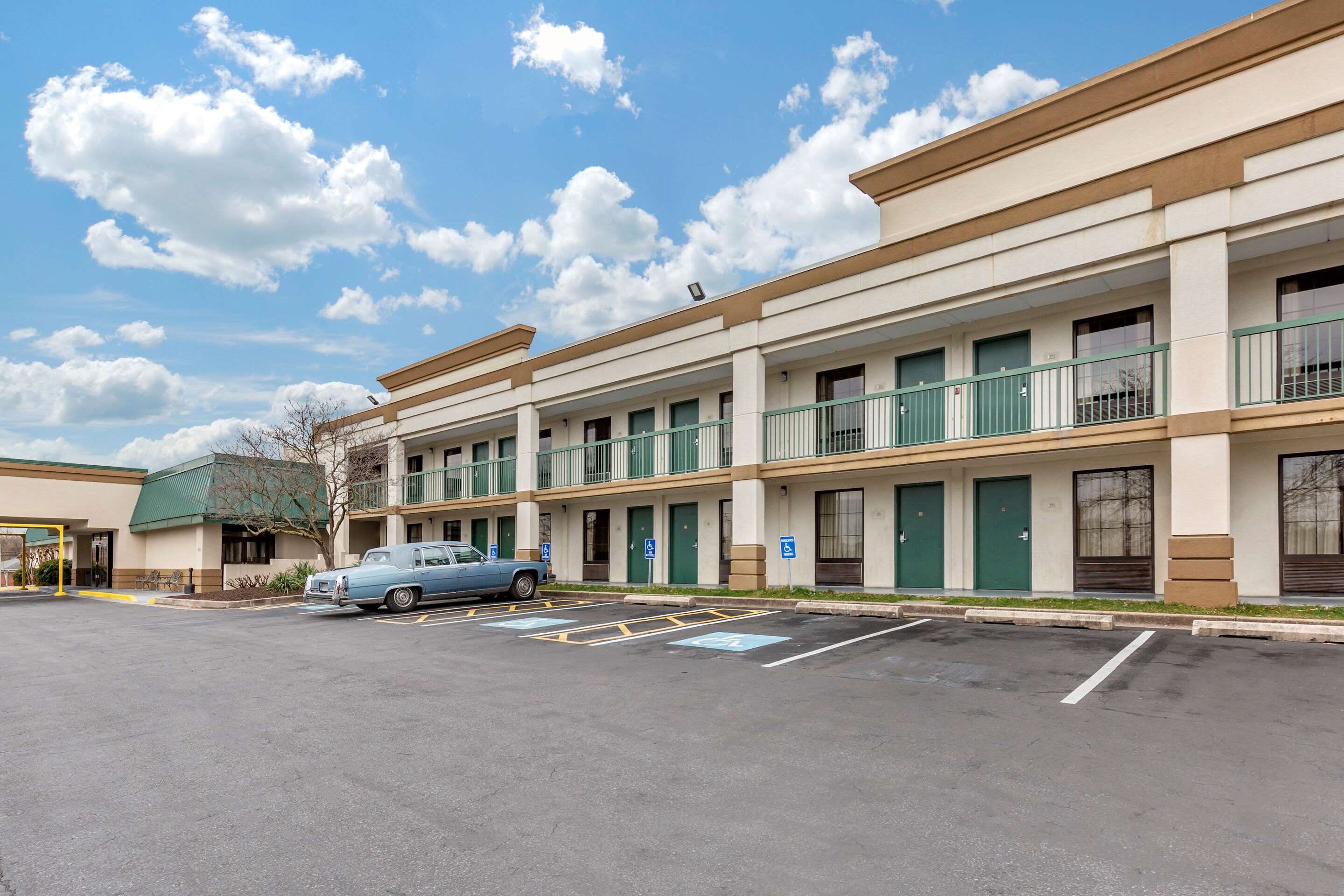Hotel exterior | Quality Inn