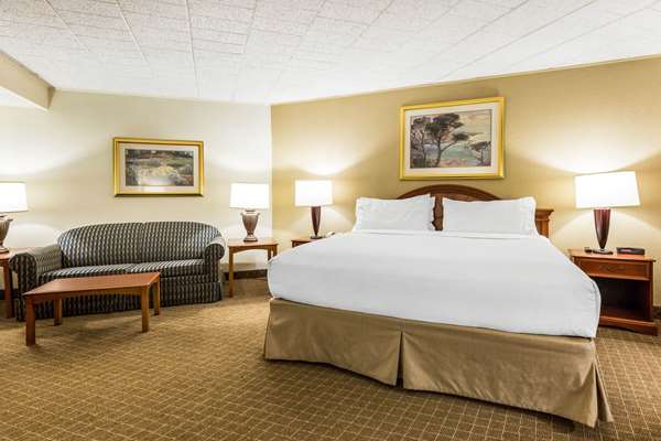 Suite - Clarion Inn Event Center Frederick - I-270, Exit 31