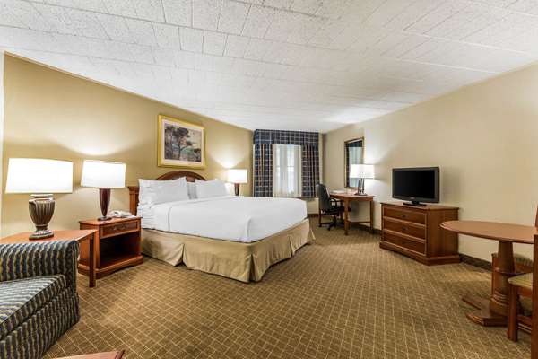 Suite - Clarion Inn Event Center Frederick - I-270, Exit 31