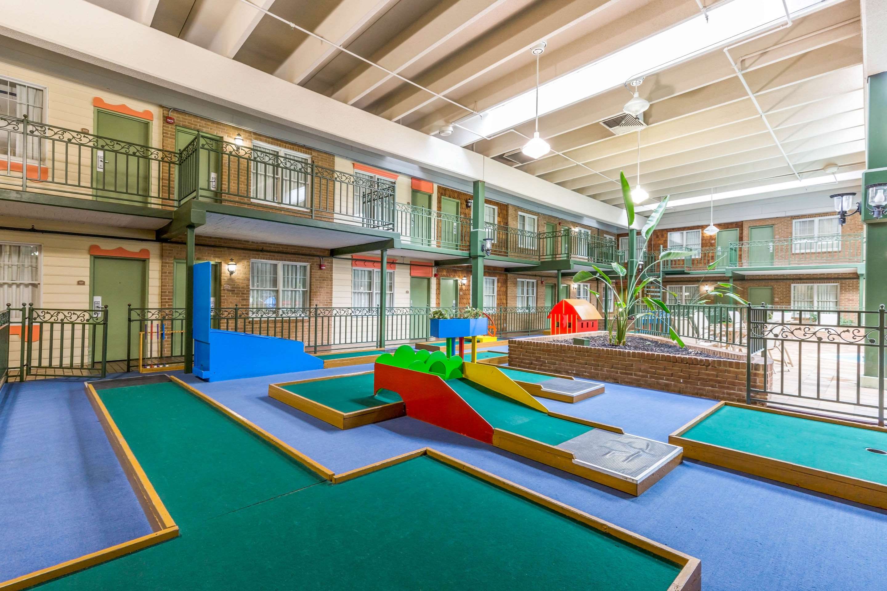 Indoor mini putt putt | Clarion Inn Frederick Event Center