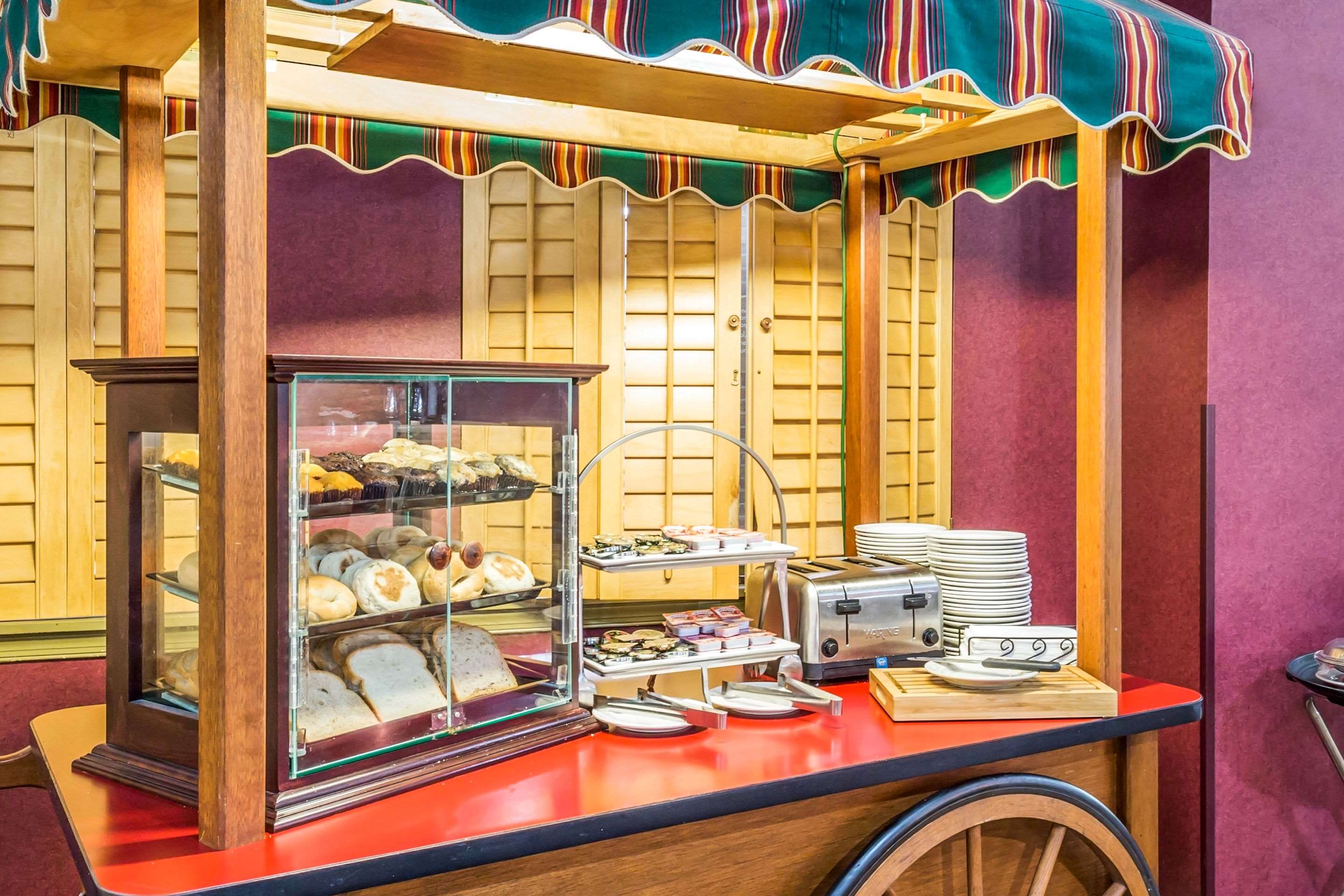 Enjoy breakfast in this seating area | Clarion Inn Frederick Event Center