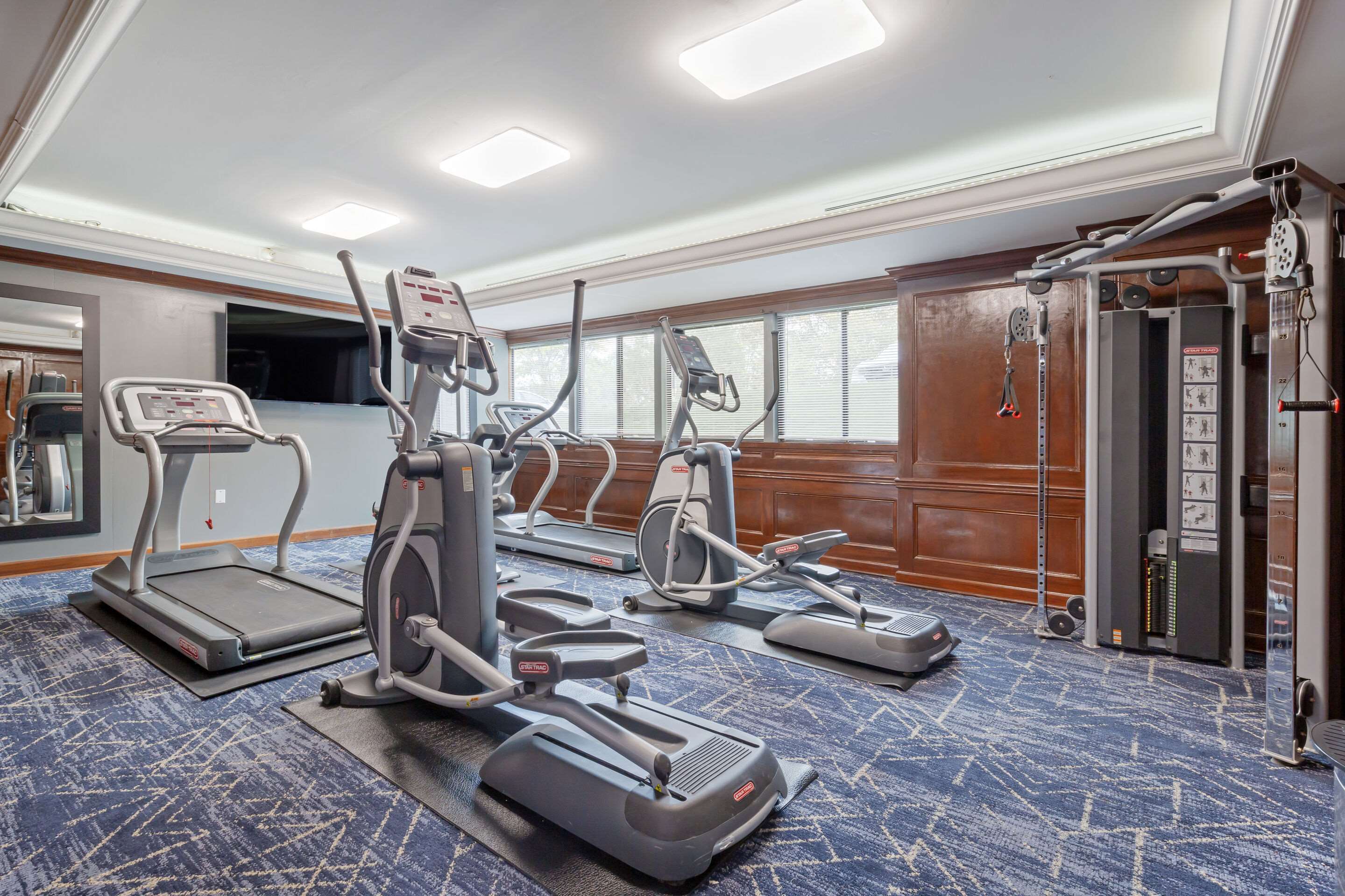 Exercise room | Clarion Hotel & Suites BWI Airport North