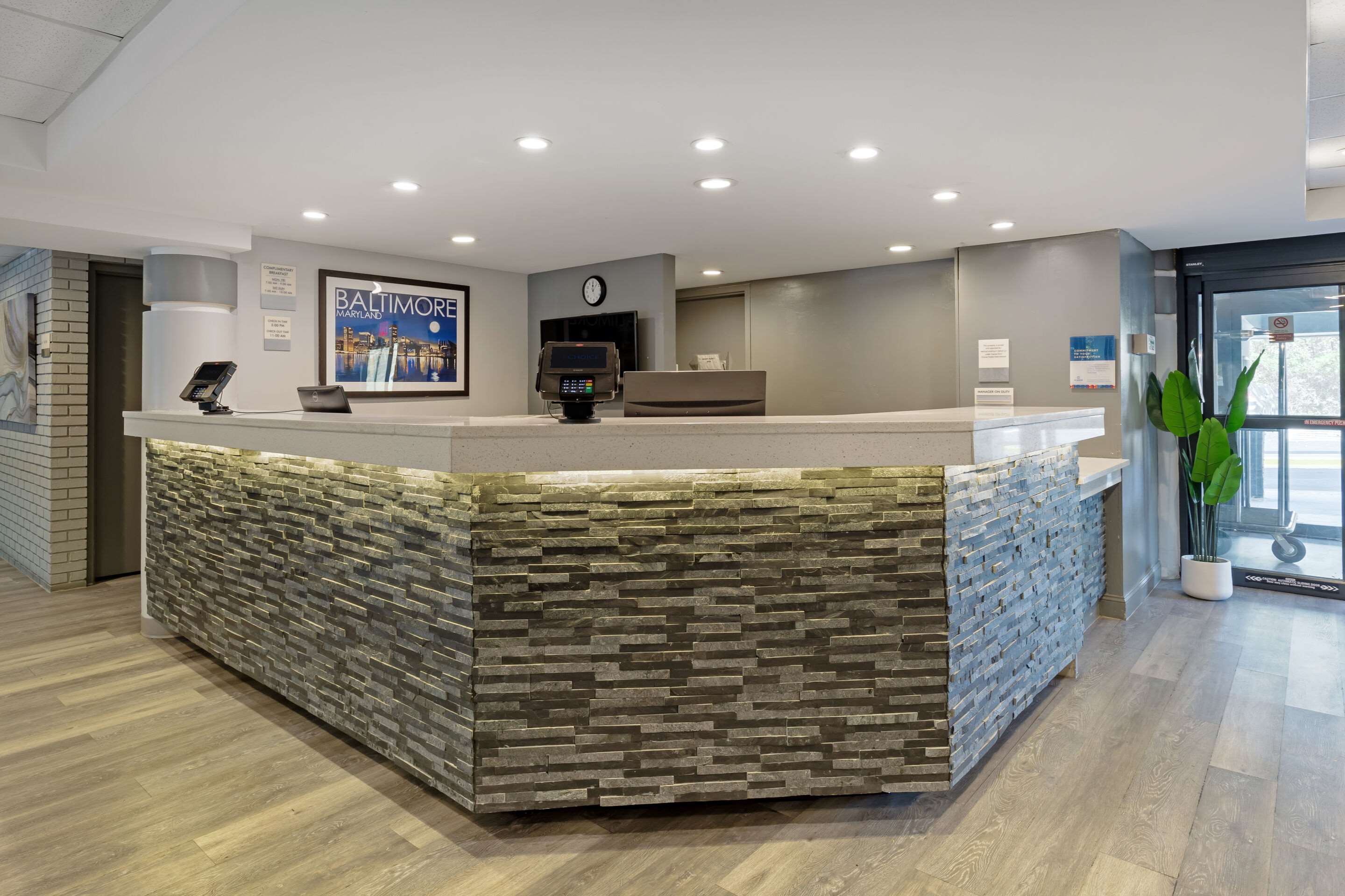 Front desk | Clarion Hotel & Suites BWI Airport North