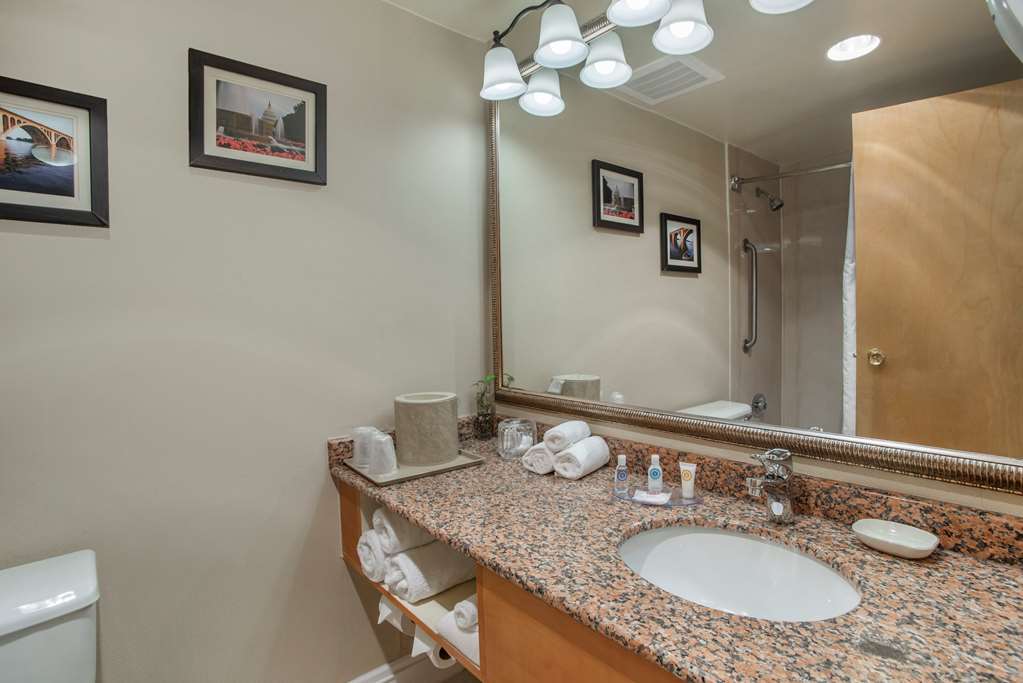 COMFORT INN SHADY GROVE - GAITHERSB-guestroom-Guest Room,Bathroom,On-Site.jpg