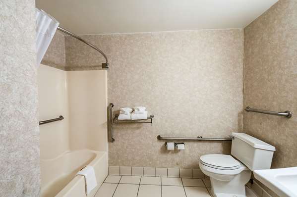  - Quality Inn Beacon Marina Solomons