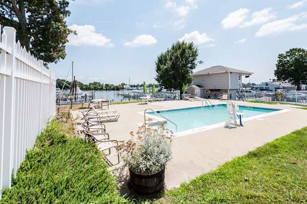 Pool - Quality Inn Beacon Marina Solomons