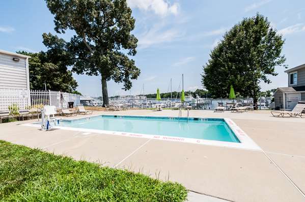 Pool - Quality Inn Beacon Marina Solomons