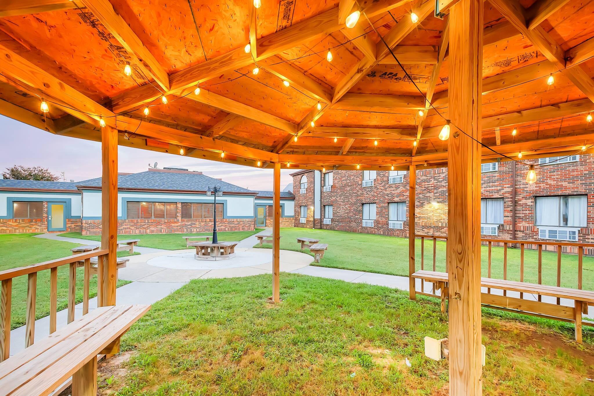 Outdoor area | Quality Inn Salisbury