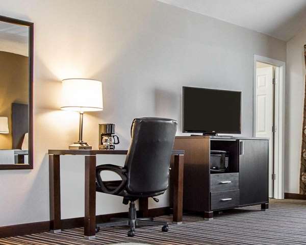 Suite - Quality Inn & Suites South Portland - I-295, Exit 1