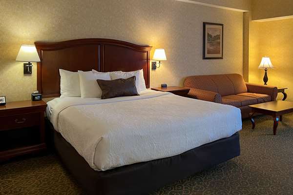 Suite - Maine Evergreen Hotel Augusta