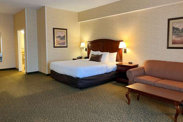 Suite - Maine Evergreen Hotel Augusta