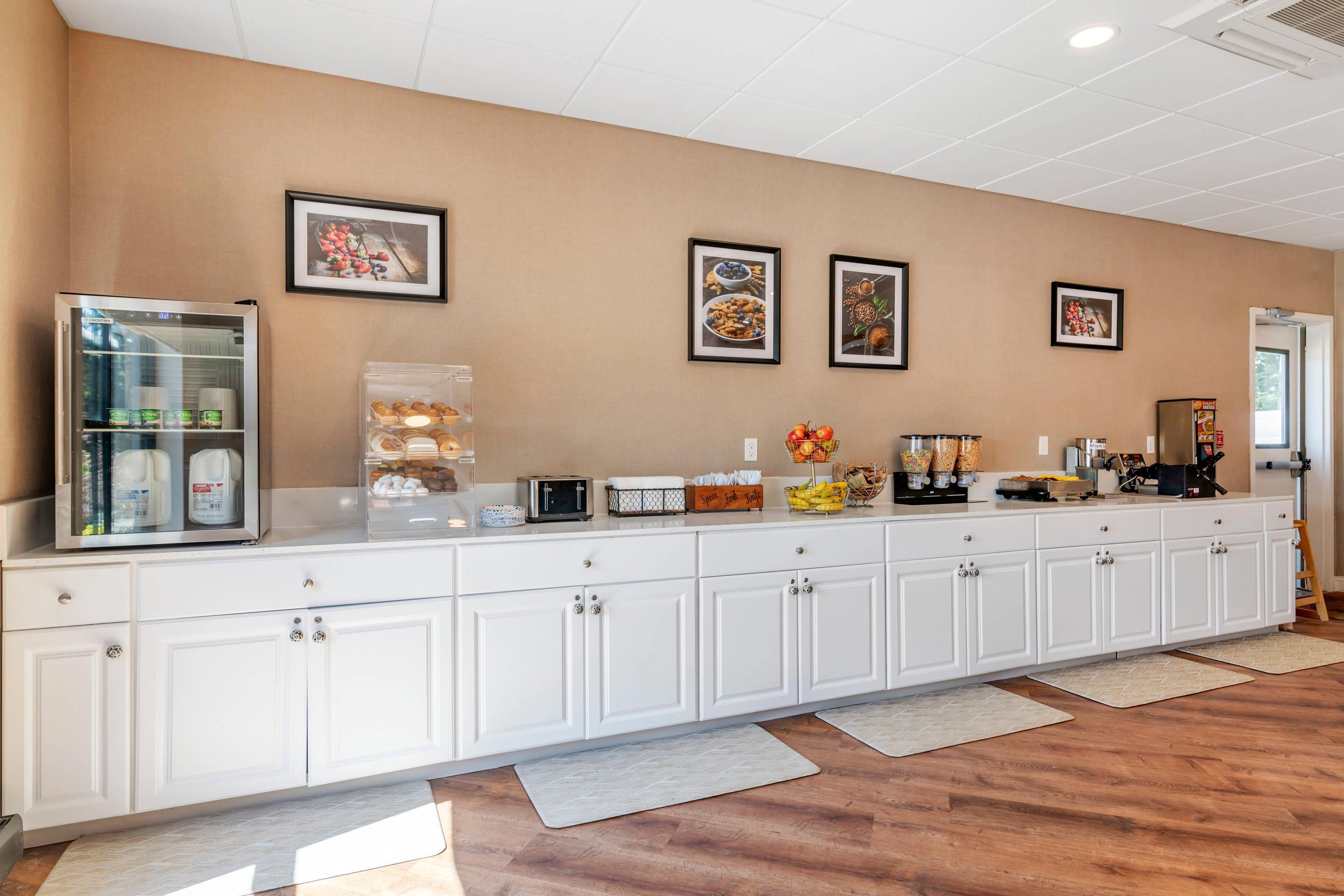 Breakfast counter | Casco Bay Hotel, Ascend Hotel Collection