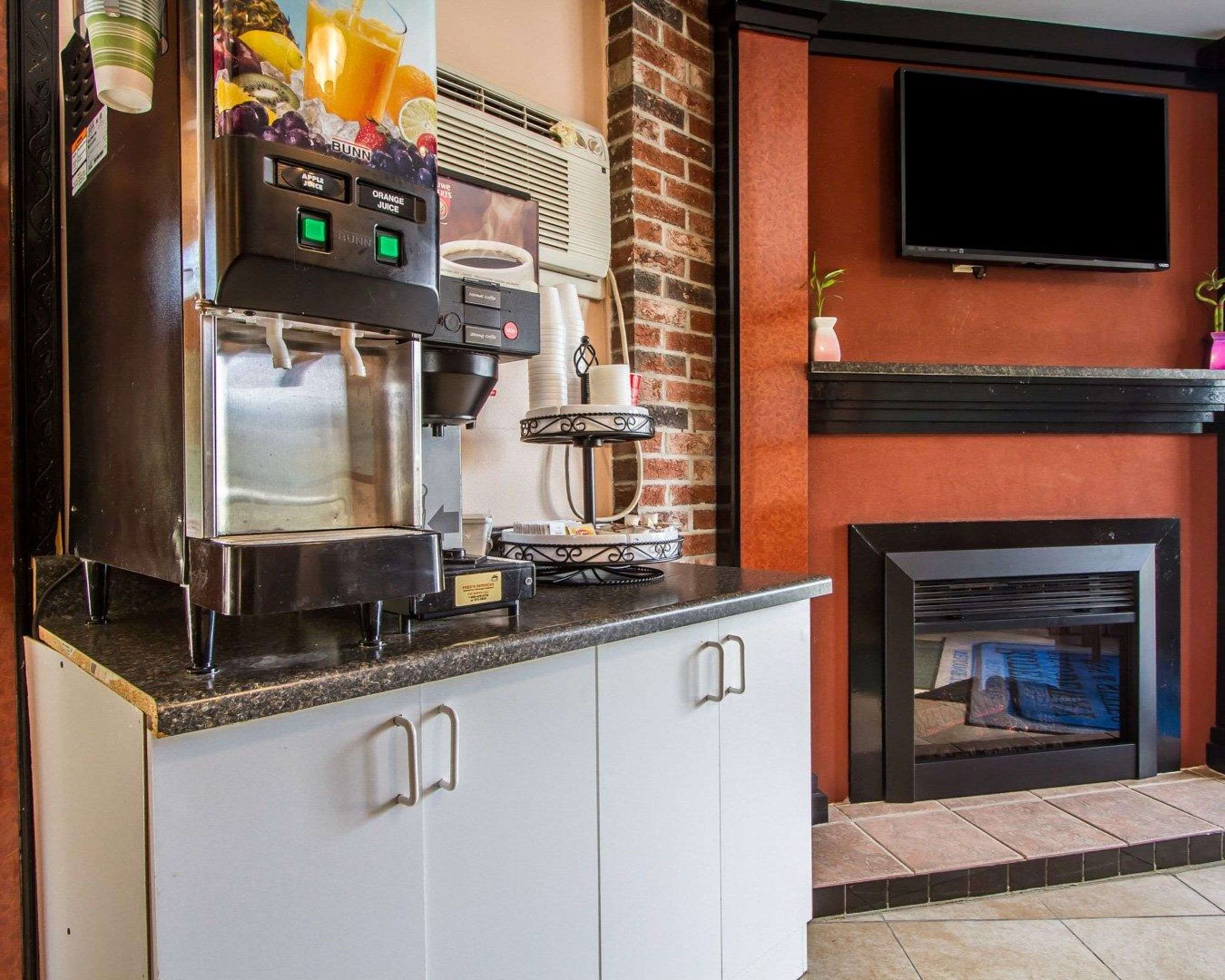 Enjoy free coffee in the lobby | Rodeway Inn & Suites Brunswick near Hwy 1