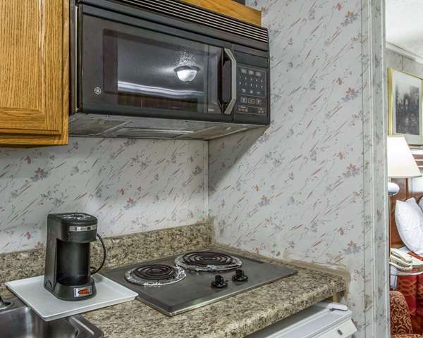  - Rodeway Inn & Suites Brunswick