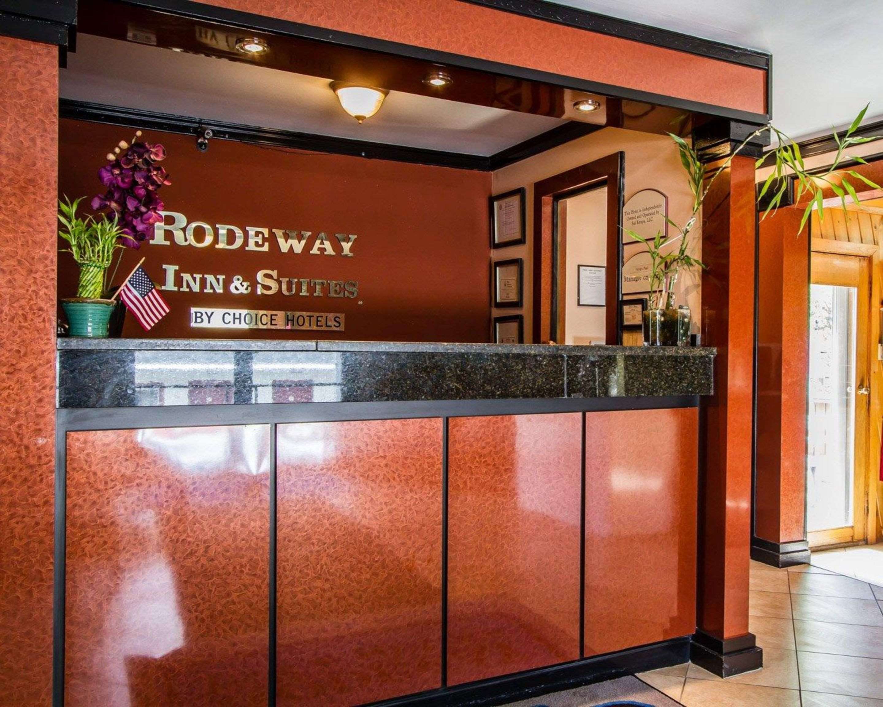 Front desk with friendly staff | Rodeway Inn & Suites Brunswick near Hwy 1