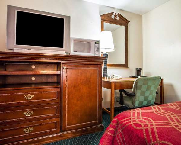  - Rodeway Inn & Suites Brunswick