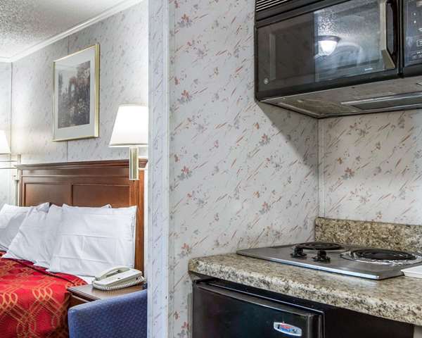  - Rodeway Inn & Suites Brunswick