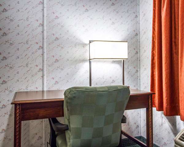  - Rodeway Inn & Suites Brunswick