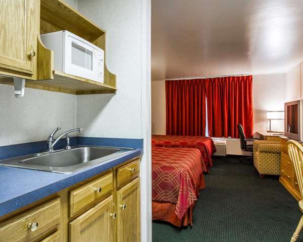 Suite - Rodeway Inn & Suites Brunswick