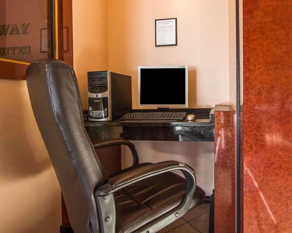 Conference Area - Rodeway Inn & Suites Brunswick