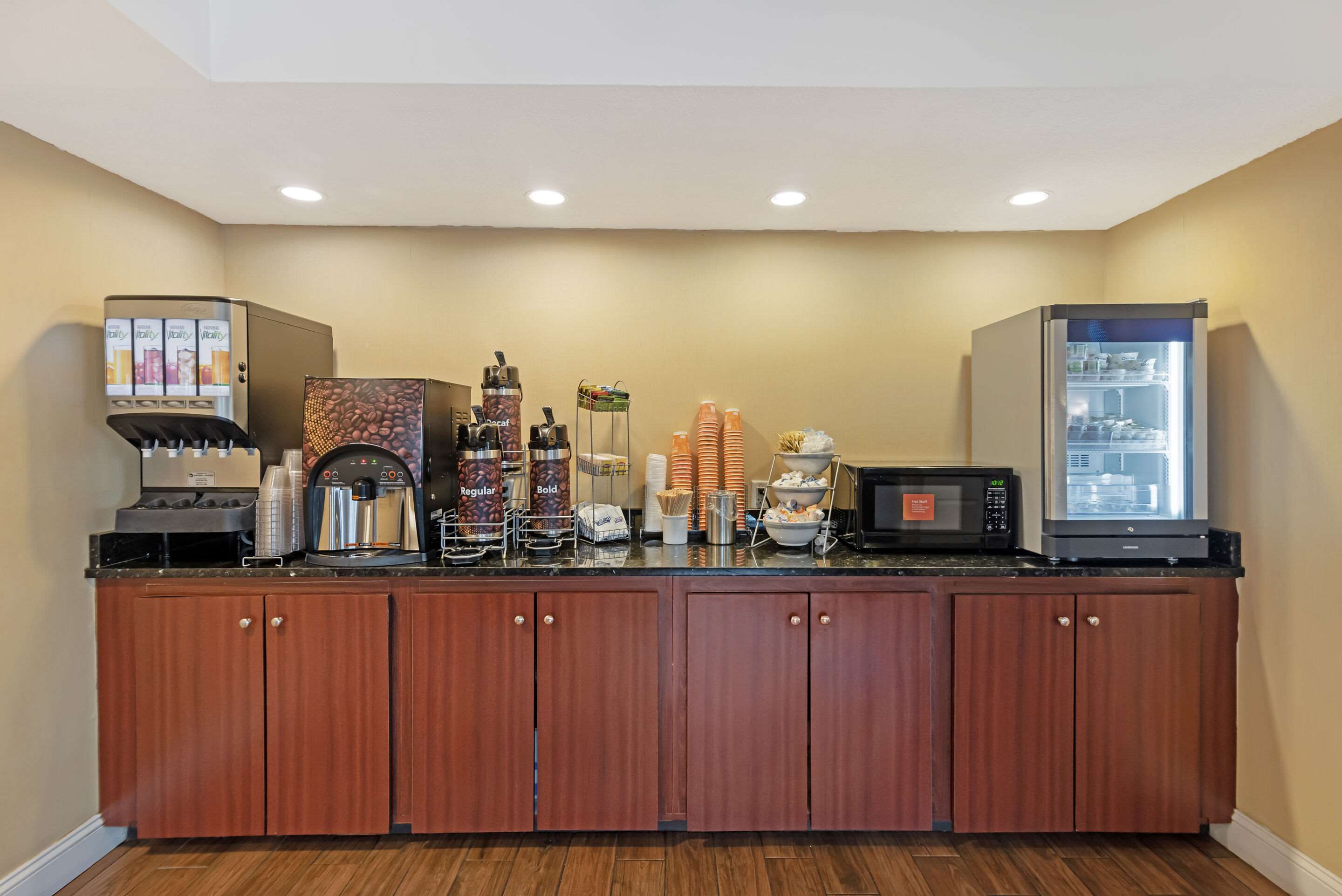 Breakfast area | Comfort Inn