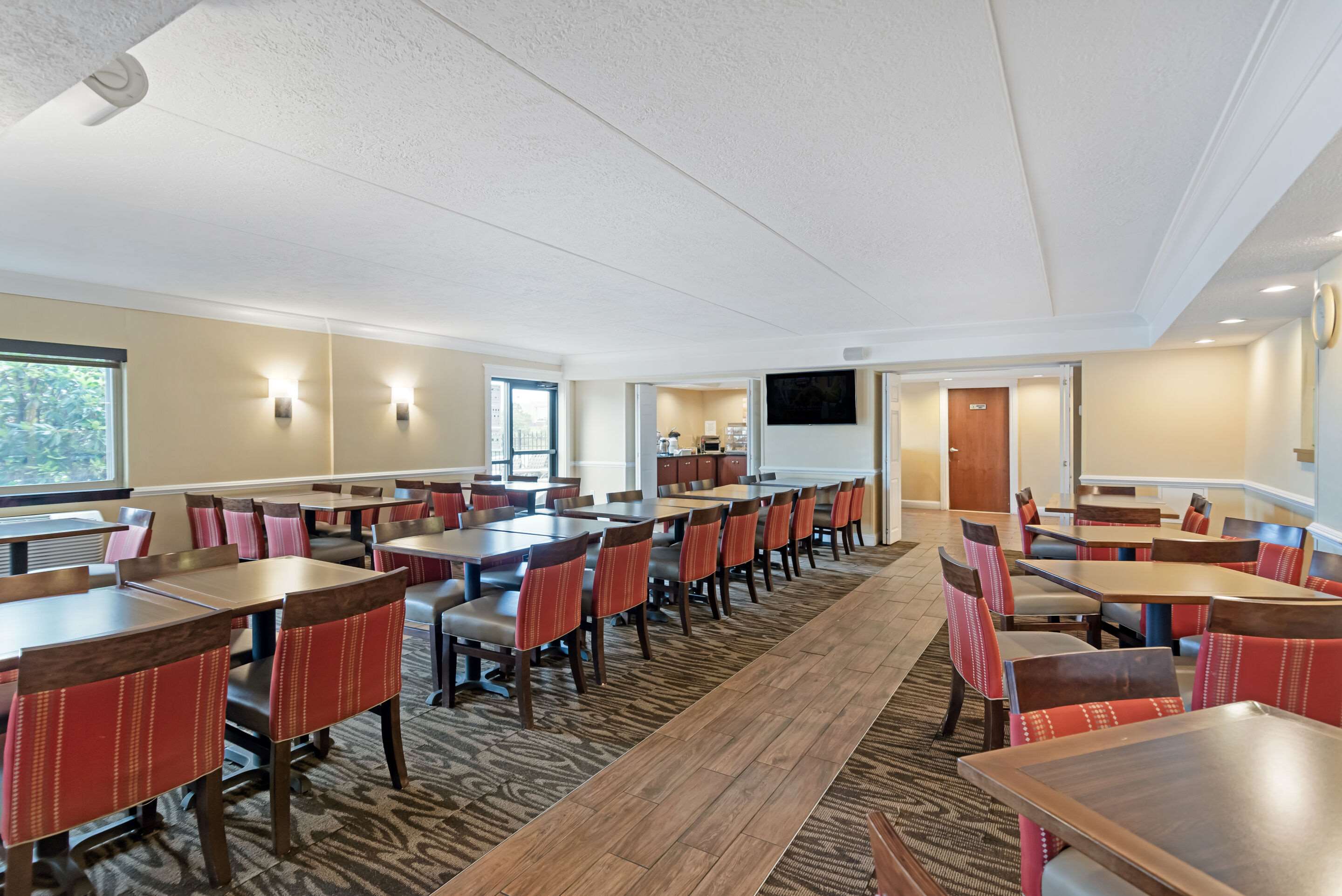 Breakfast area | Comfort Inn
