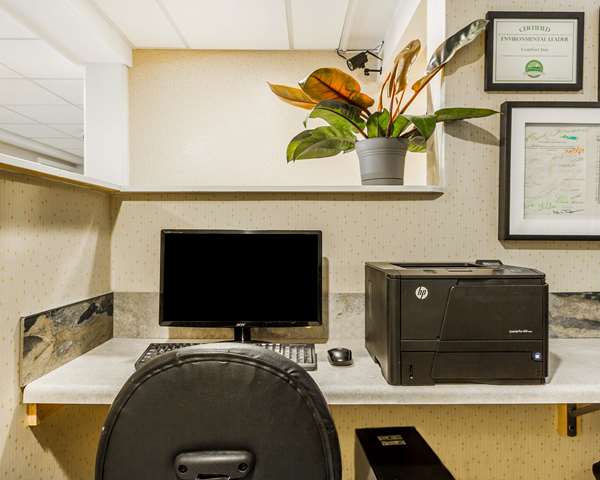 Conference Area - Comfort Inn Airport South Portland