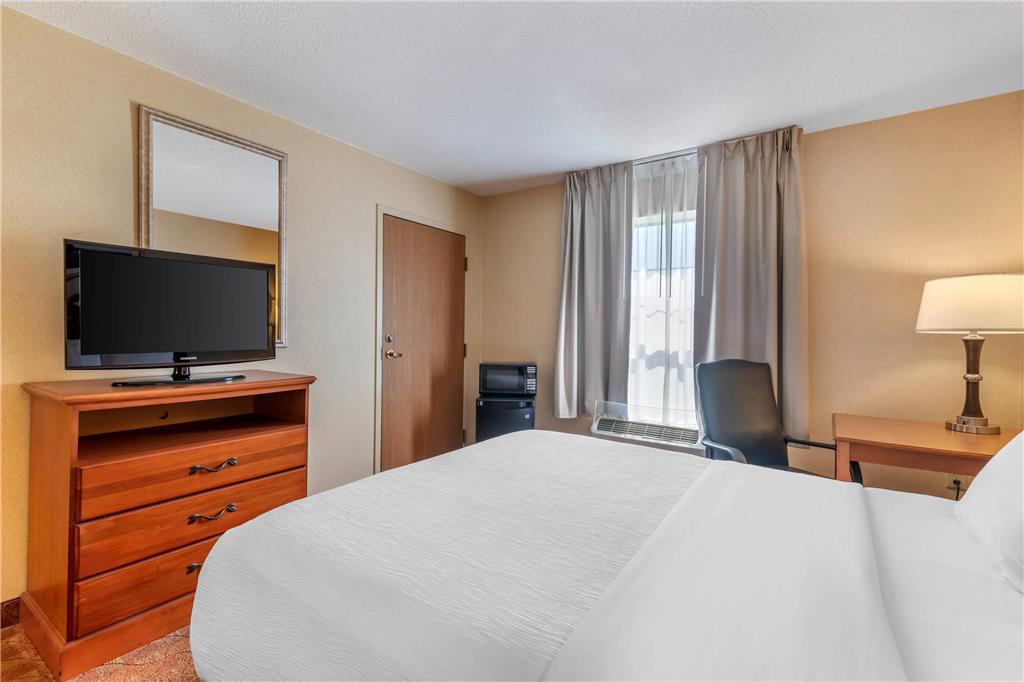 QUALITY INN AT BANGOR MALL-guestroom-Guest Room,On-Site.jpg