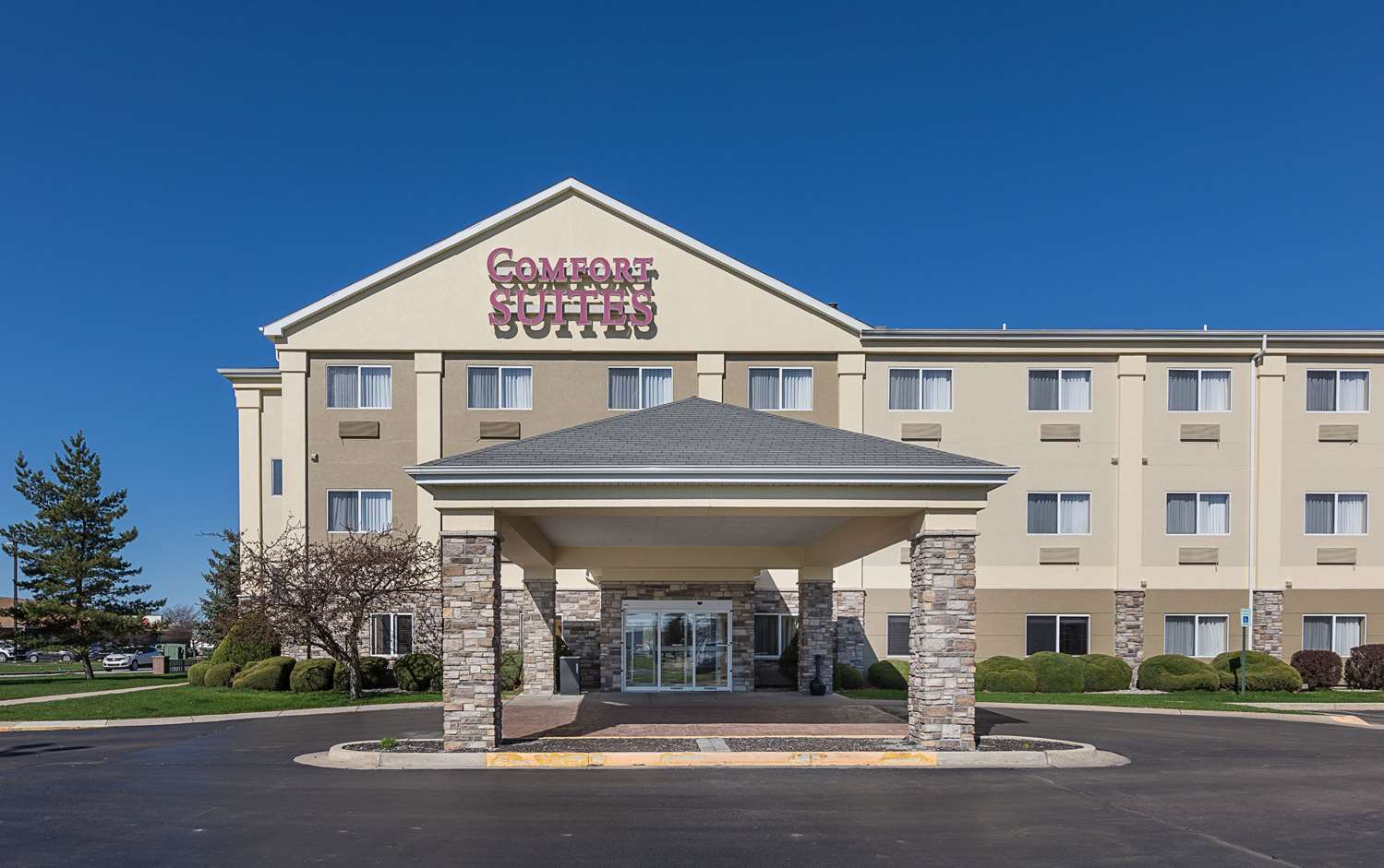 Comfort Suites Saginaw I675, Exit 6, MI See Discounts