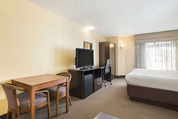 Suite - Sleep Inn & Suites Grand Rapids