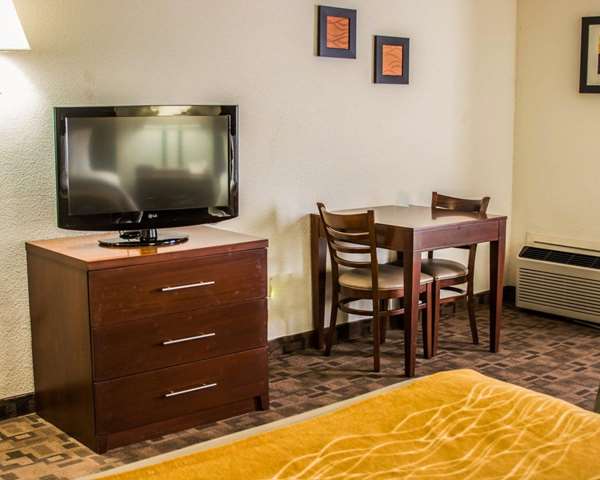  - Comfort Inn Birch Run - I-75, Exit 136