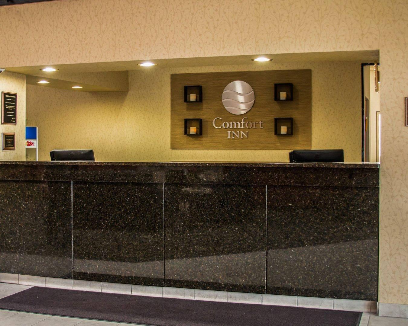 Front desk with friendly staff | Comfort Inn Birch Run - Frankenmuth