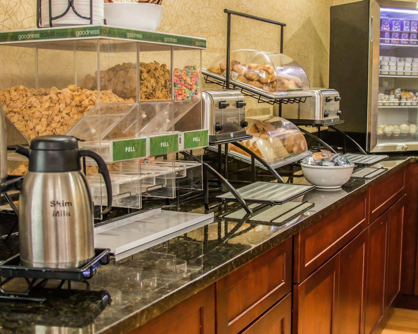 Assorted breakfast items | Comfort Inn Birch Run - Frankenmuth