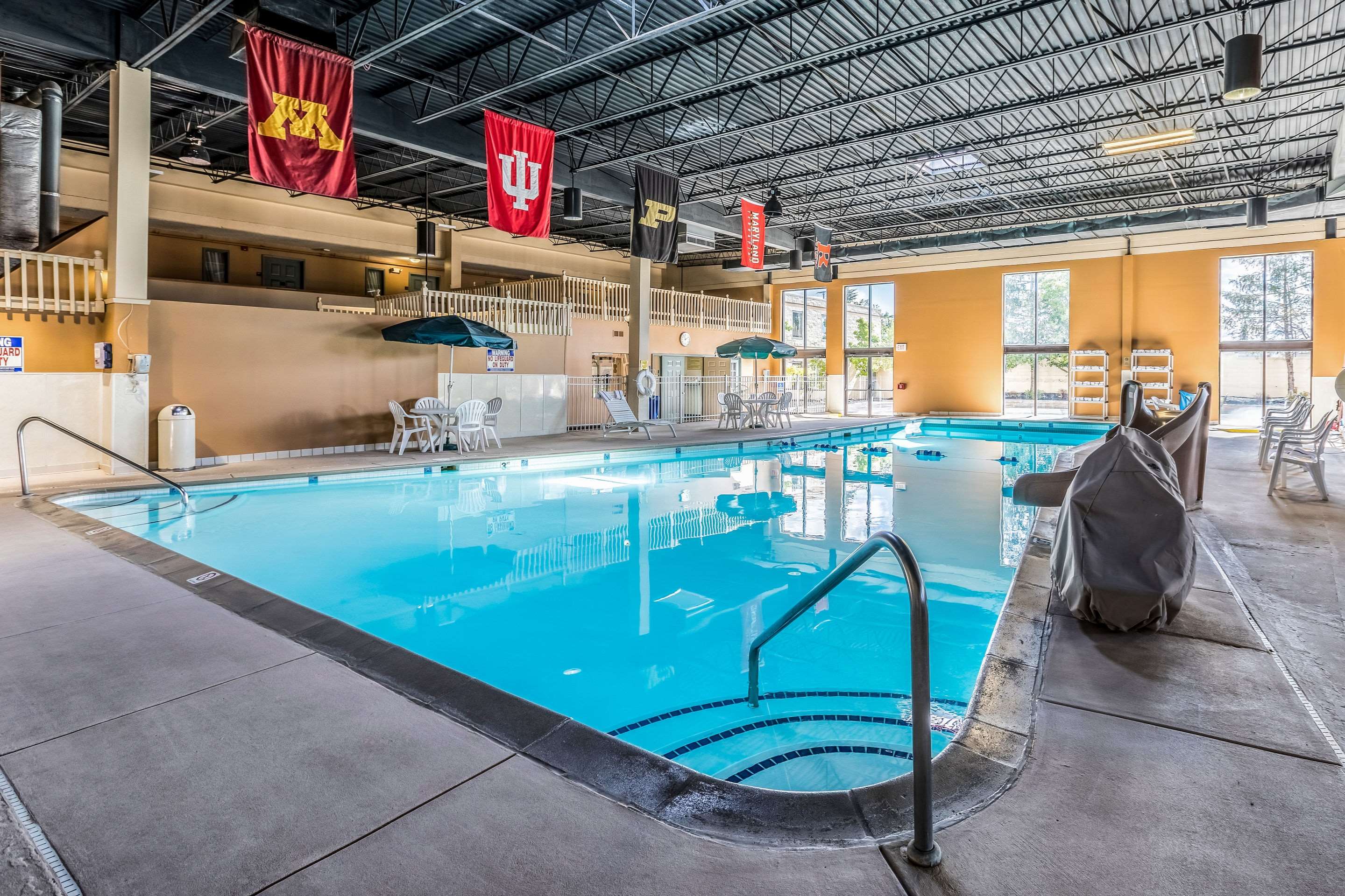 Indoor pool | Quality Inn University Lansing
