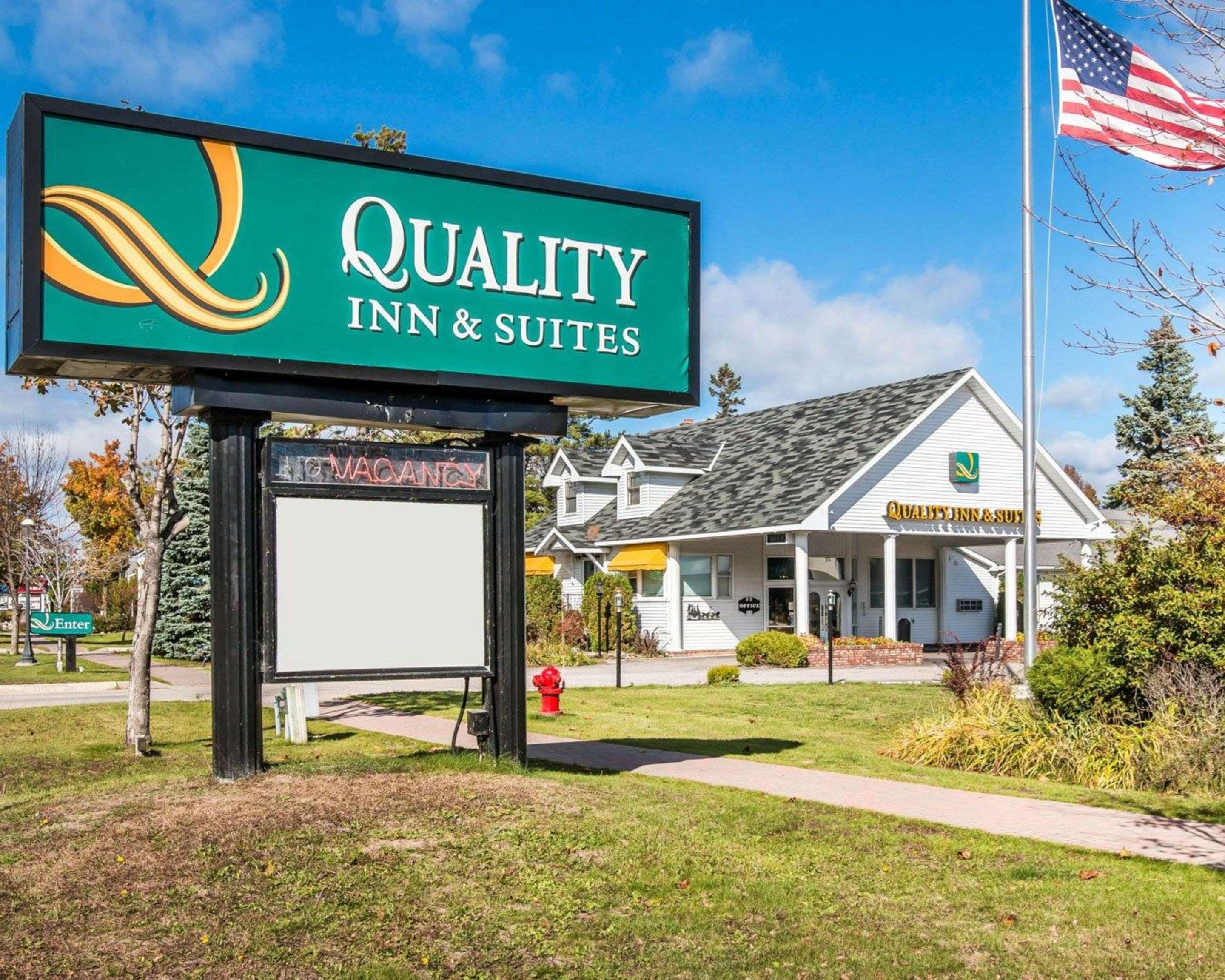 Quality Inn and Suites Beachfront hotel in Mackinaw City, MI | Quality Inn and Suites Mackinaw City