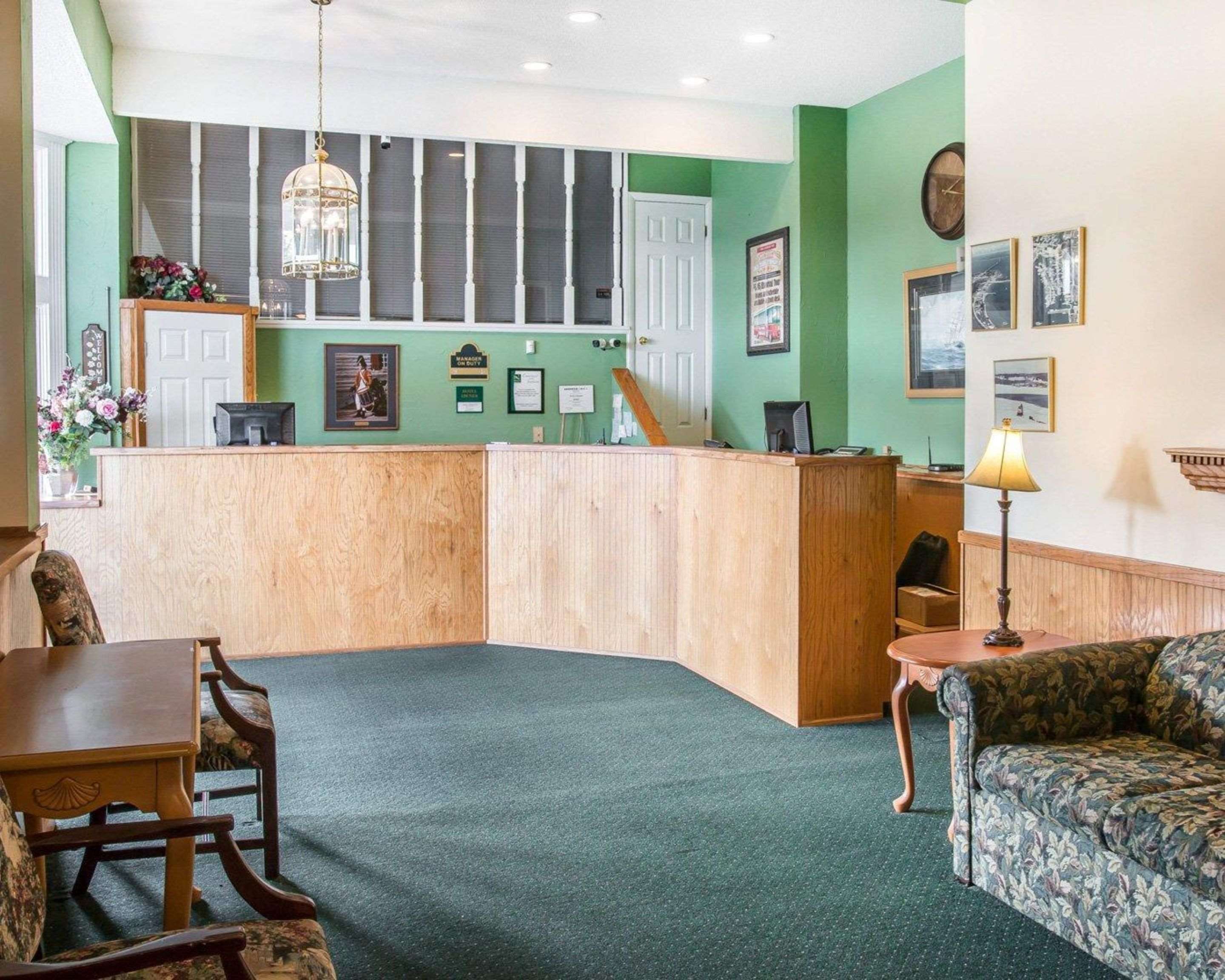 Front desk | Quality Inn and Suites Mackinaw City