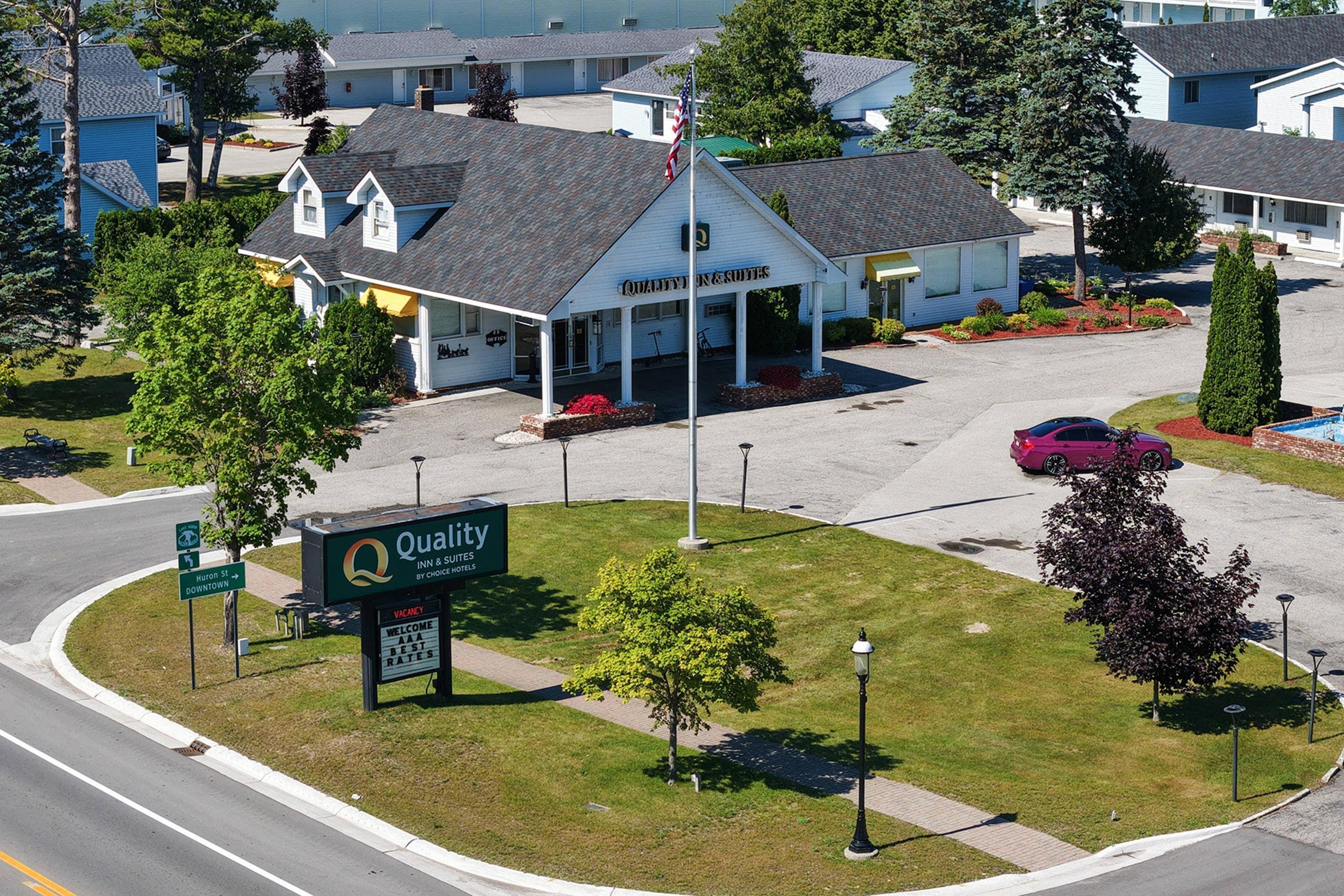 Hotel exterior | Quality Inn and Suites Mackinaw City