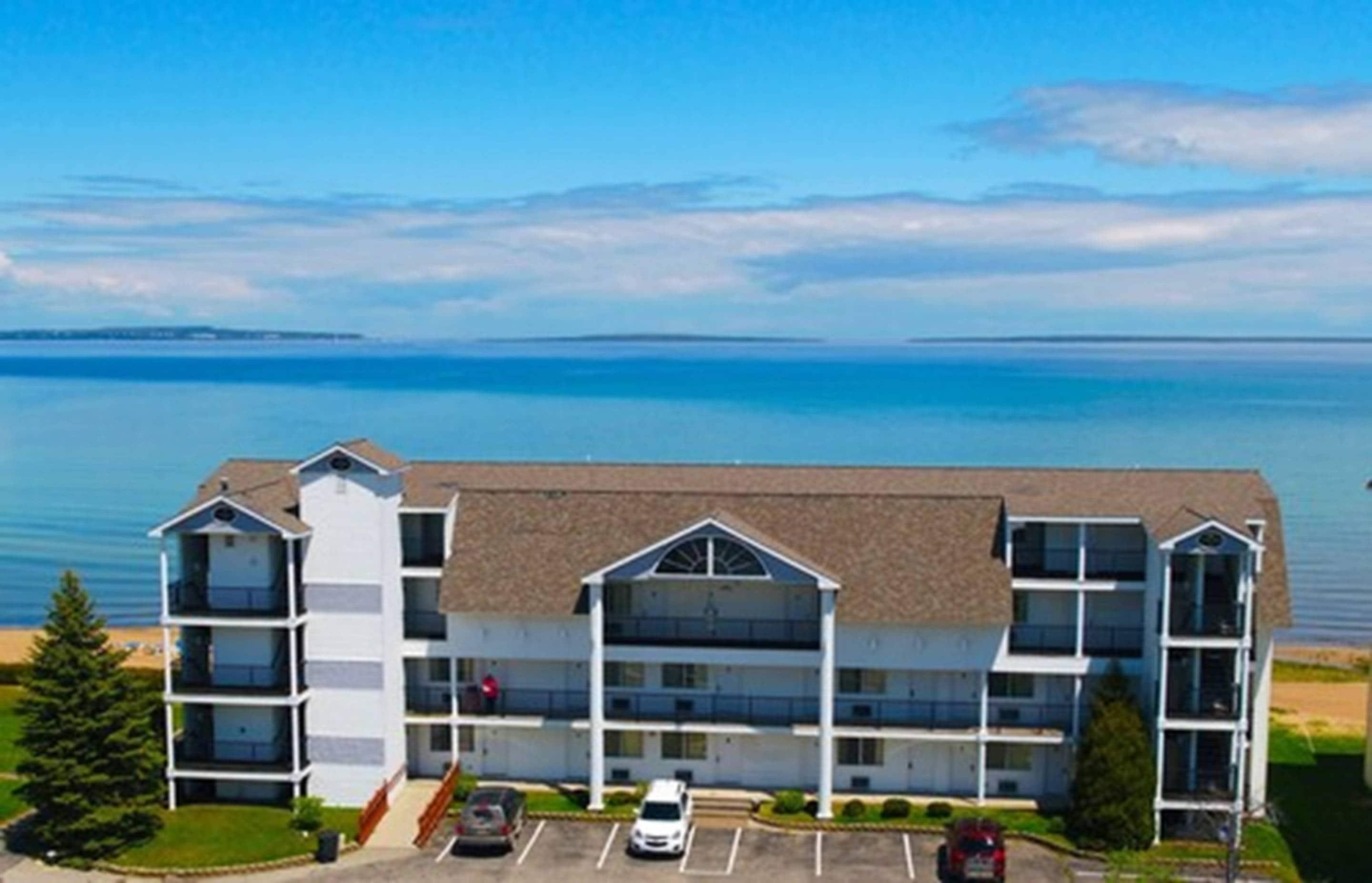 Hotel exterior | Quality Inn and Suites Mackinaw City