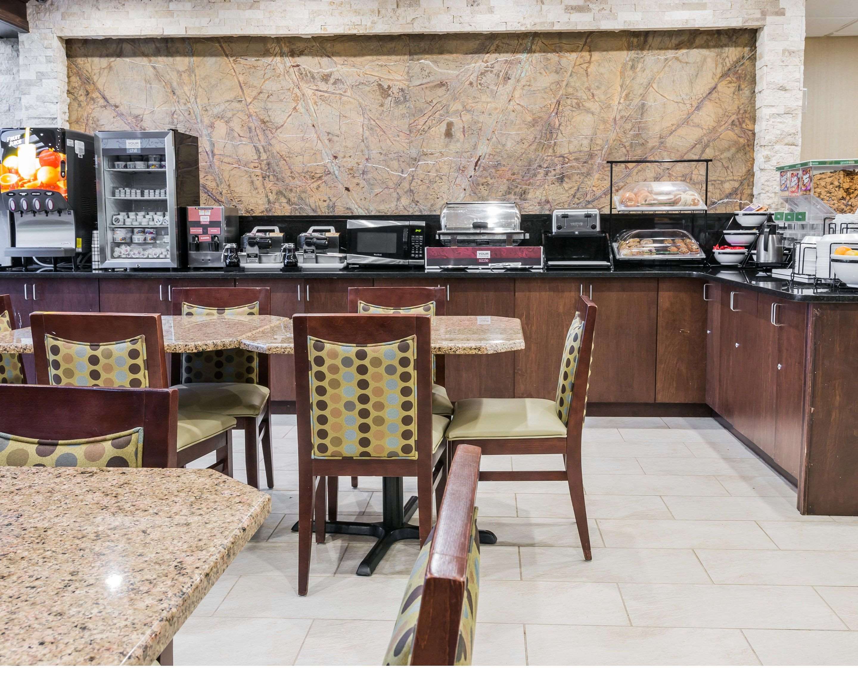 Breakfast counter | Comfort Inn Metro Airport Romulus