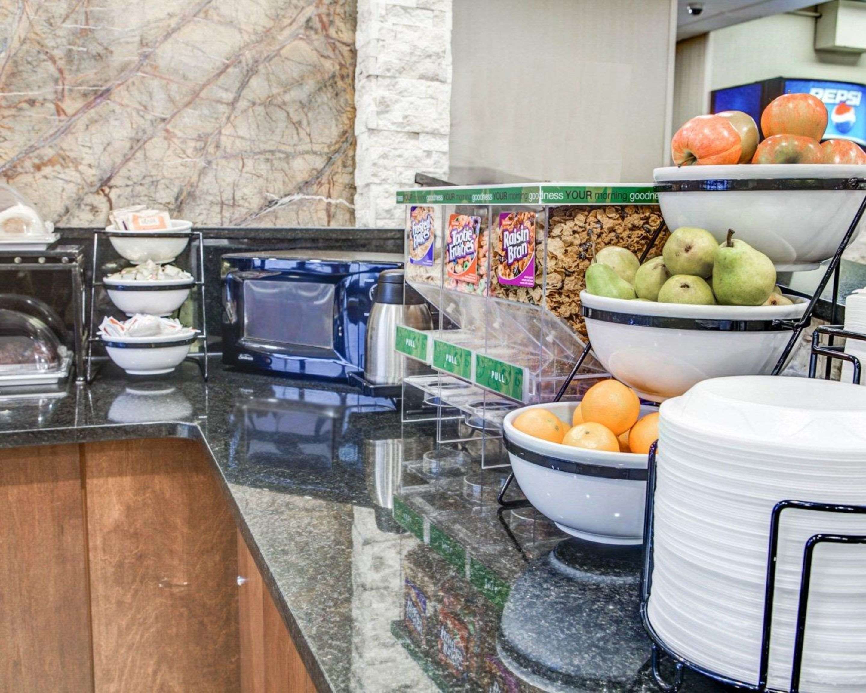 Breakfast counter | Comfort Inn Metro Airport Romulus